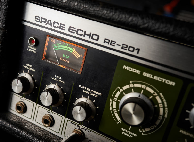 とても古い機材となりますSPACE ECHO RE-201