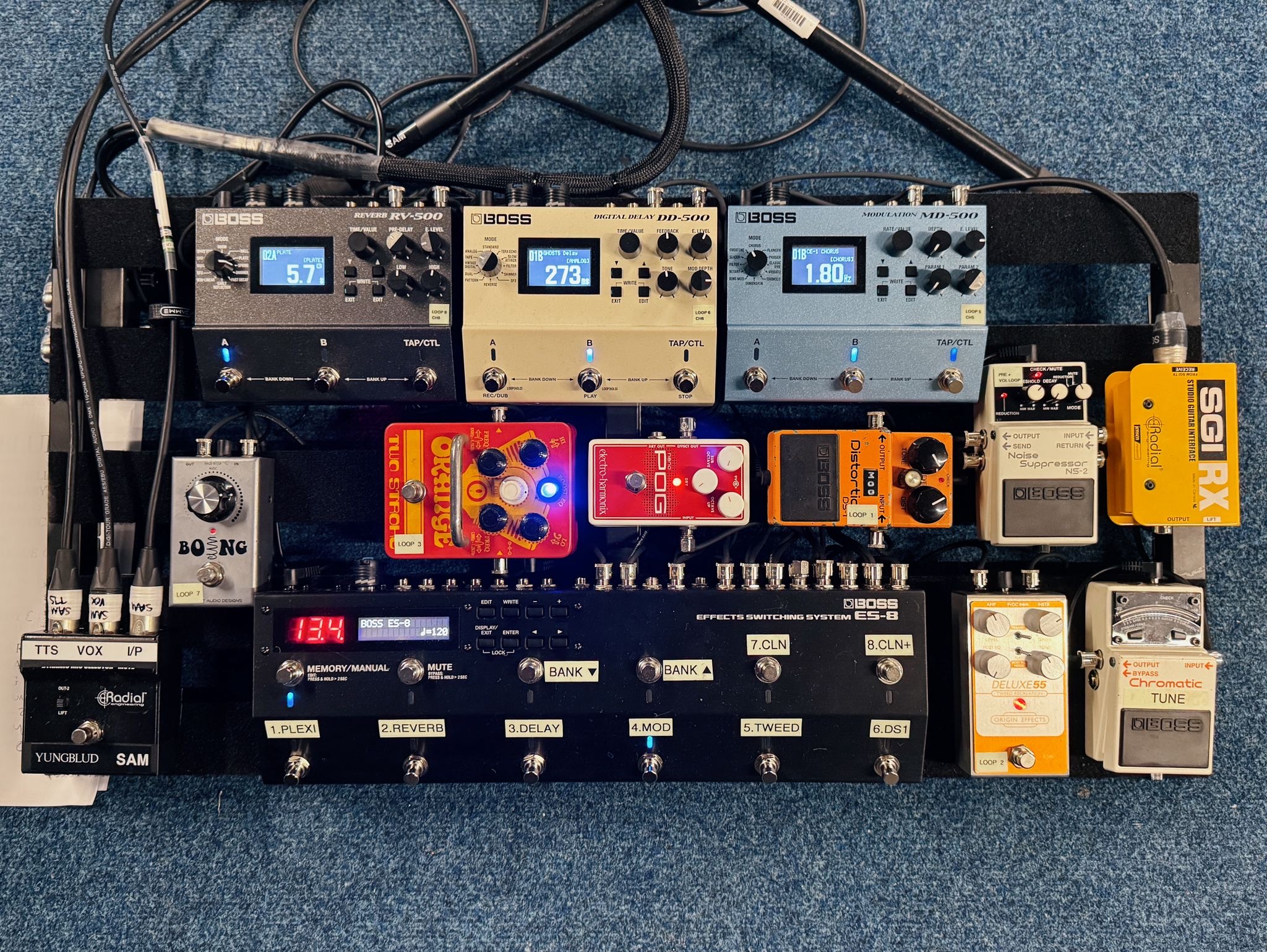 Yungblud guitarist Sam Simmonds pedalboard June 2025.
