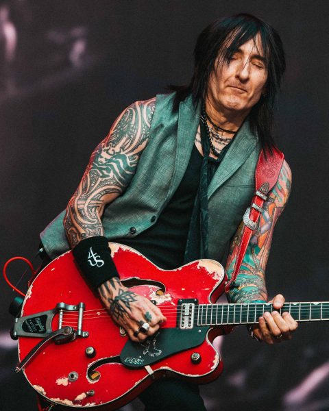 Richard Fortus Red Falcon 16 9 - Credit Guilherme Neto