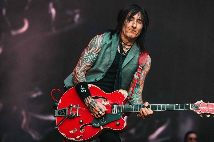 Richard Fortus Red Falcon 16 9 - Credit Guilherme Neto