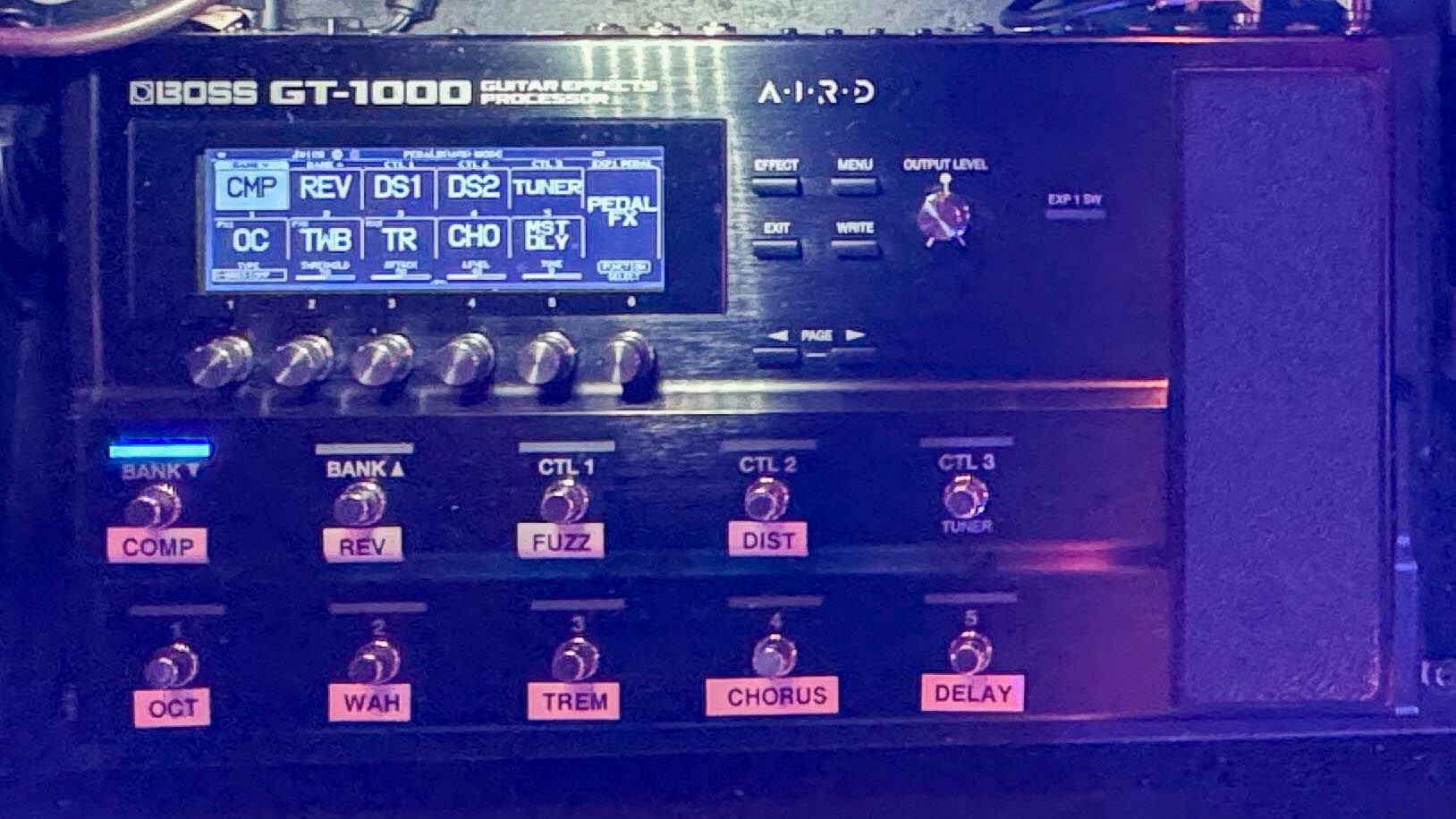 Seye Adelekan GT-1000