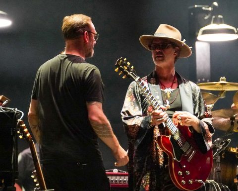 Doyle Bramhall II and his guitar tech, Mattias Johansson