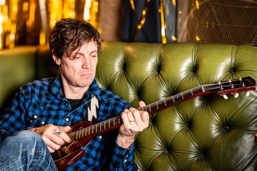 James Walbourne playing his 1963 Gibson SG Junior