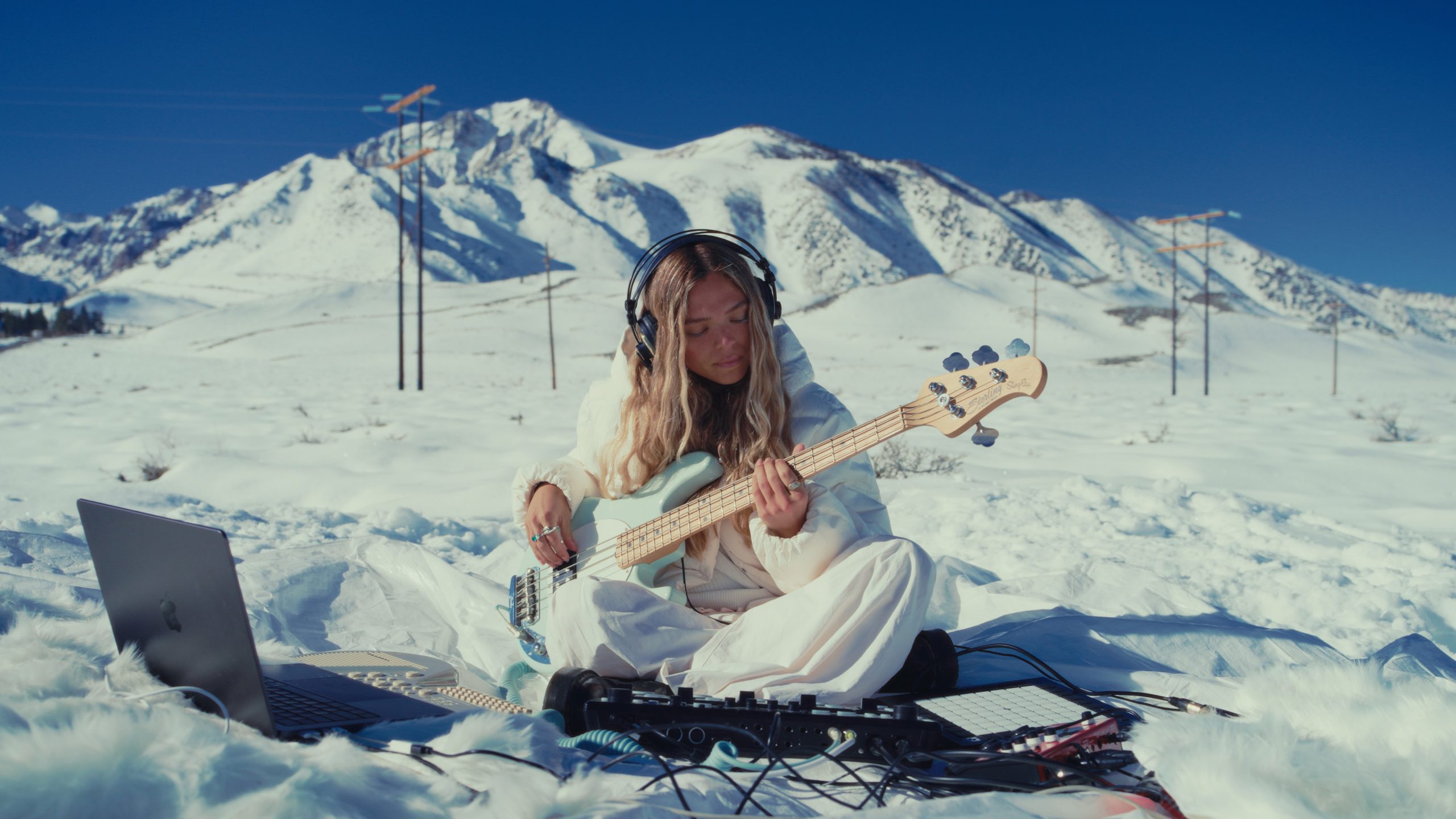 emma who? performs "Hollow" live using the BOSS RC-505mkII and VE-22 Vocal Performer