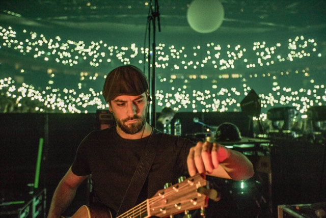 James Sharpe Guitar Teching with Shawn Mendes in 2017